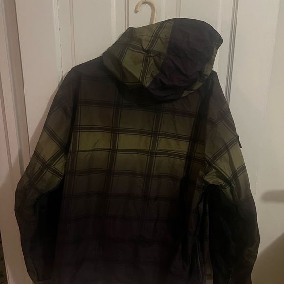 Burton The White Collection Men's Plaid Snowboarding Jacket- Black and Green - Picture 3 of 3